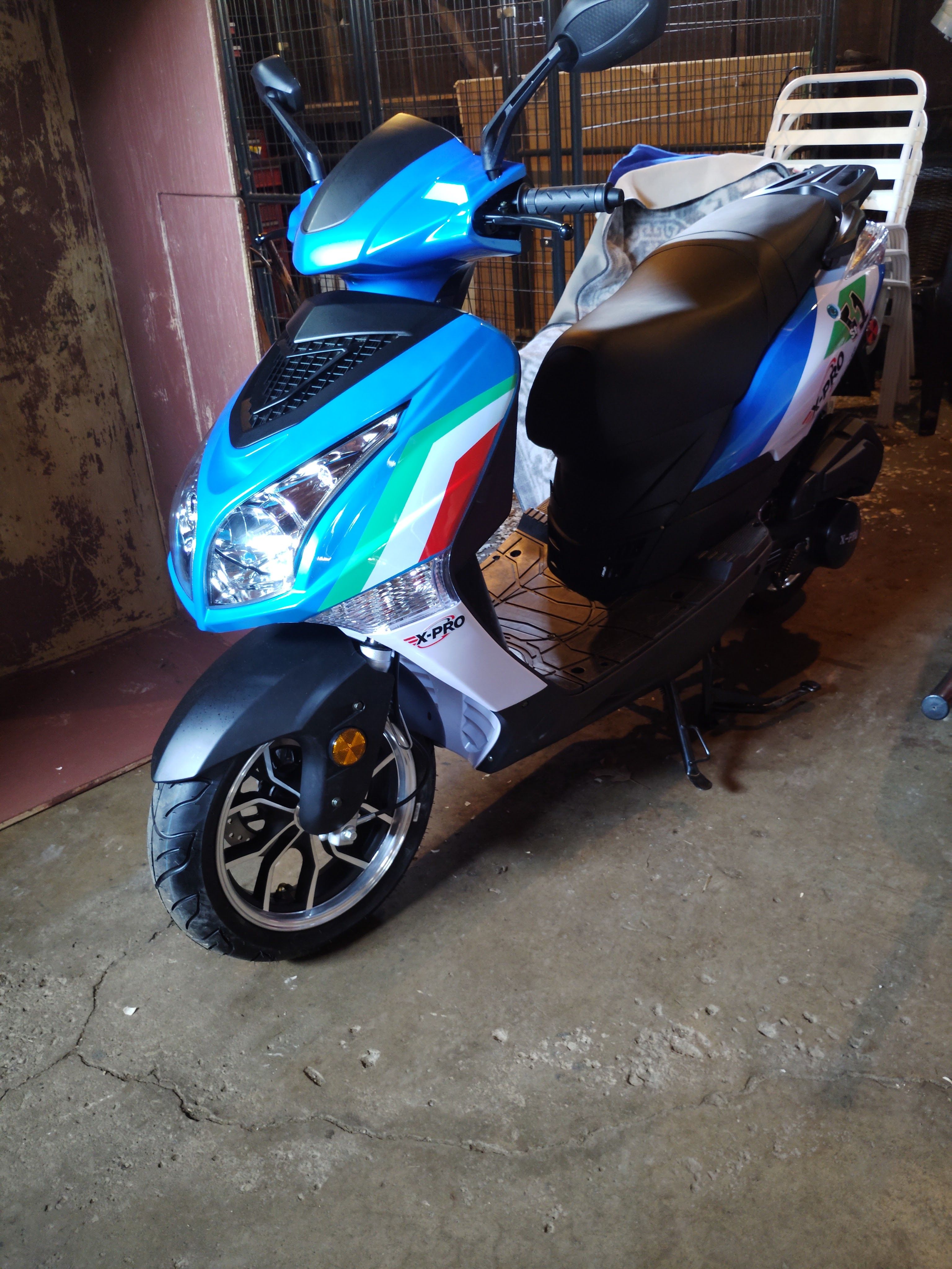 Free Shipping! X-PRO Fiji 150cc Moped Scooter with 13