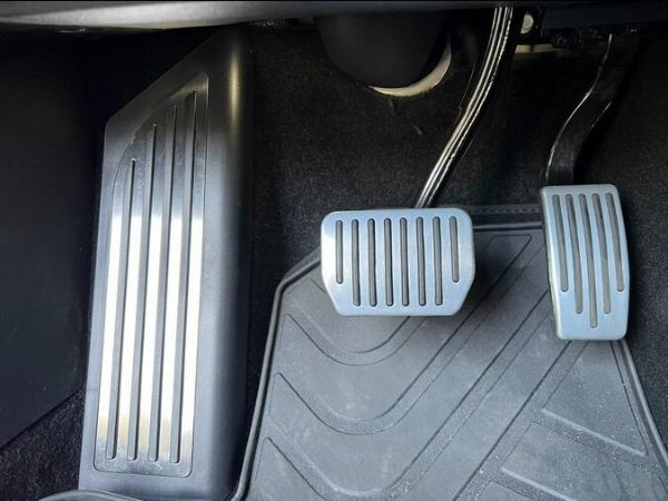 Performance Footrest for Model 3