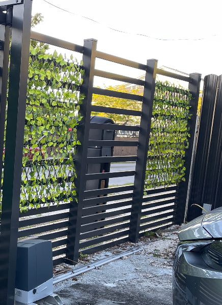 Expandable Synthetic Leaf Privacy Fence Spacioneat Expandable Synthetic Leaf Privacy Fence Spacioneat